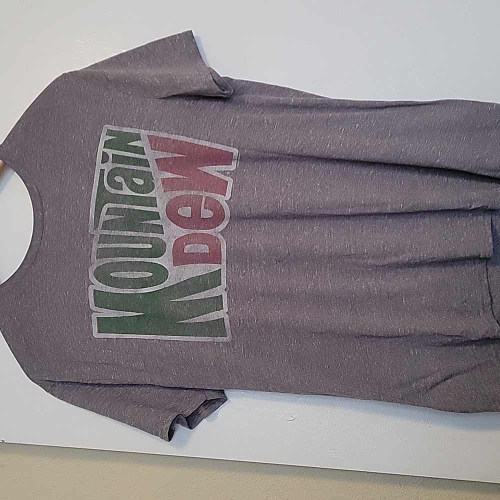 Tee Luv Mountain Dew mens shirt L